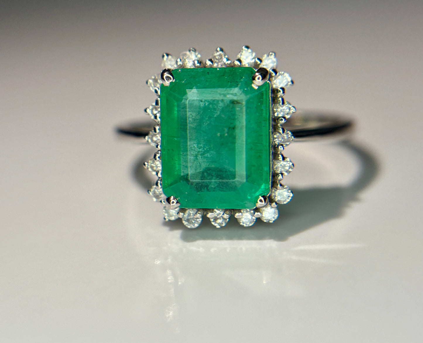 Beautiful 2.90 CT Natural Emerald Ring With Natural Diamonds & Platinum 950