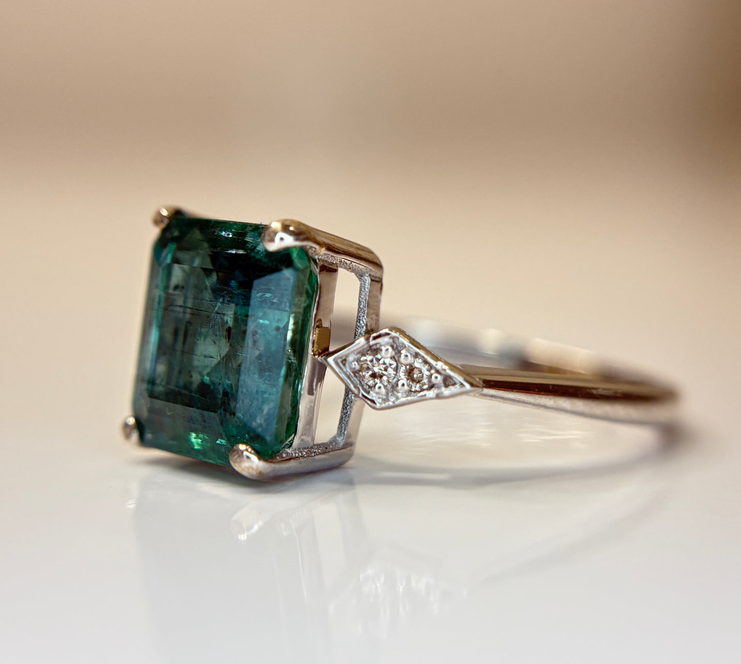 Beautiful 3.04 CT Natural Emerald With Natural Diamonds & 18k Gold