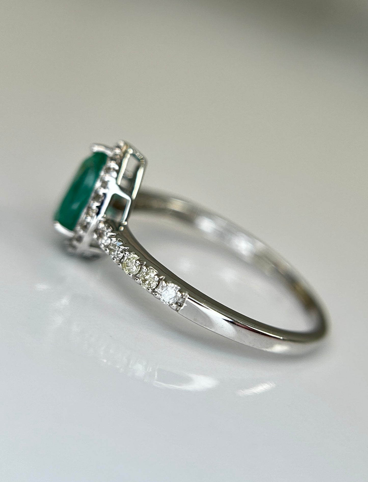 Beautiful Natural Emerald 0.68 CT With Natural Diamonds & 18k Gold