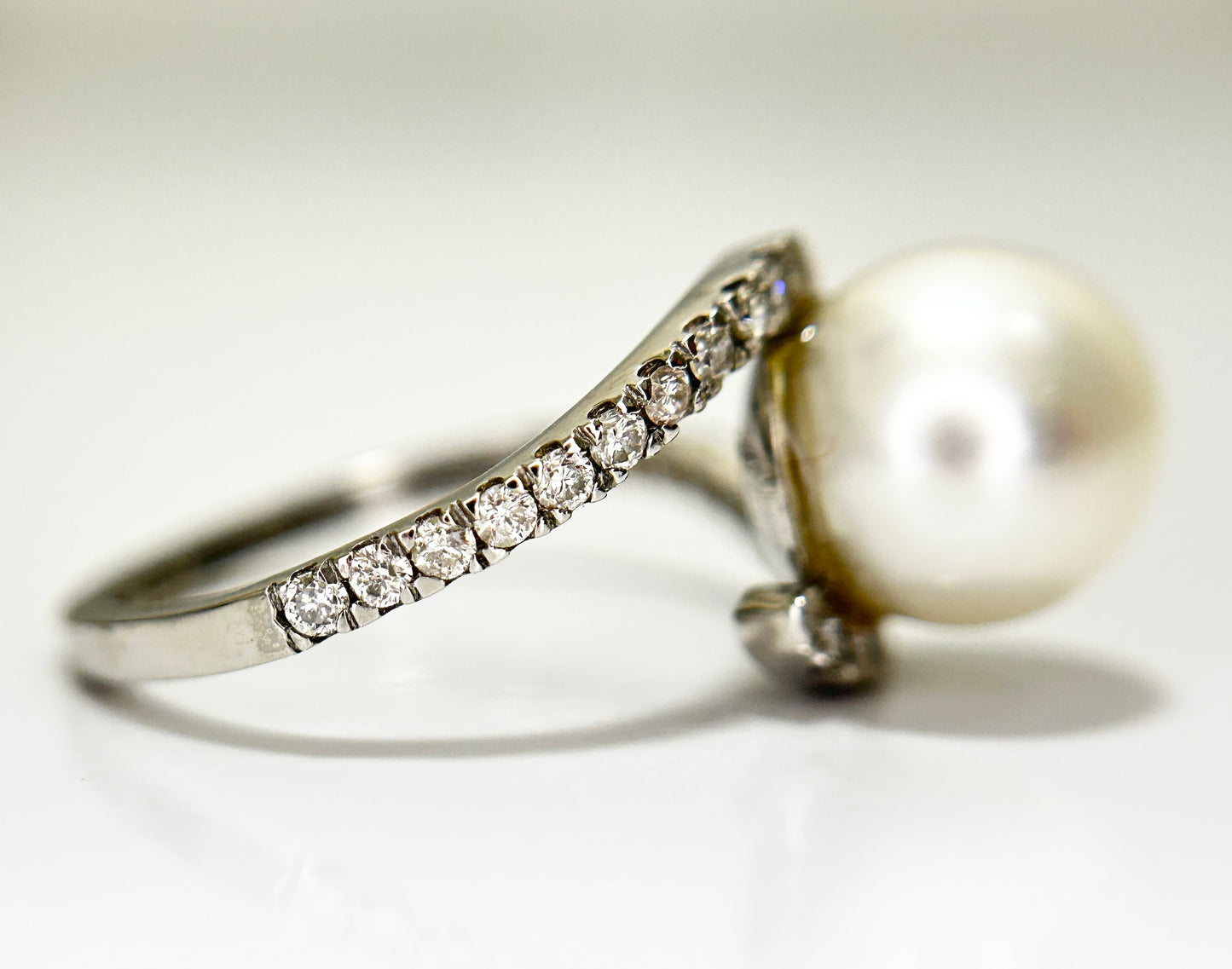 Beautiful 5.12 CT South Sea Pearl With Diamonds & 950 Platinum Ring