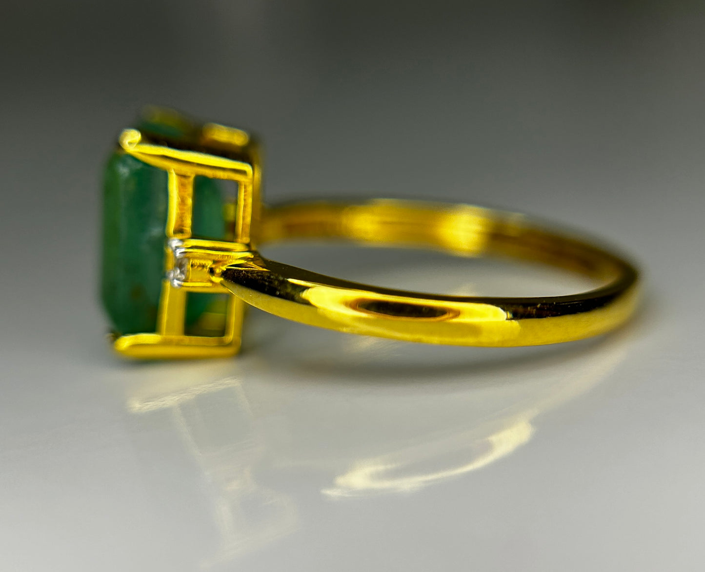 Beautiful Natural Emerald 3.51 CT With Natural Diamonds & 18k Gold