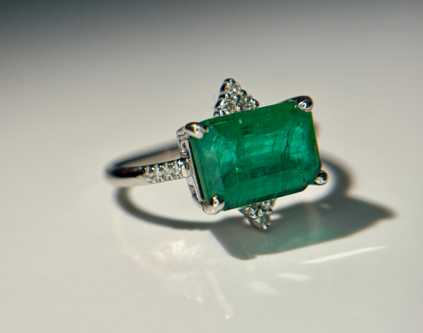 Beautiful 4.05 CT Natural Emerald Ring With Natural Diamonds & Platinum 950