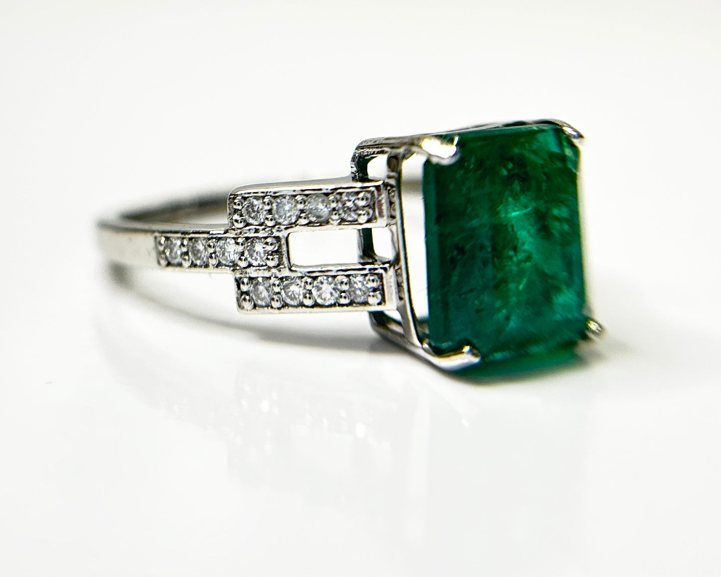 Beautiful Natural 2.64 CT Emerald Ring With Natural Diamonds & Platinum 950