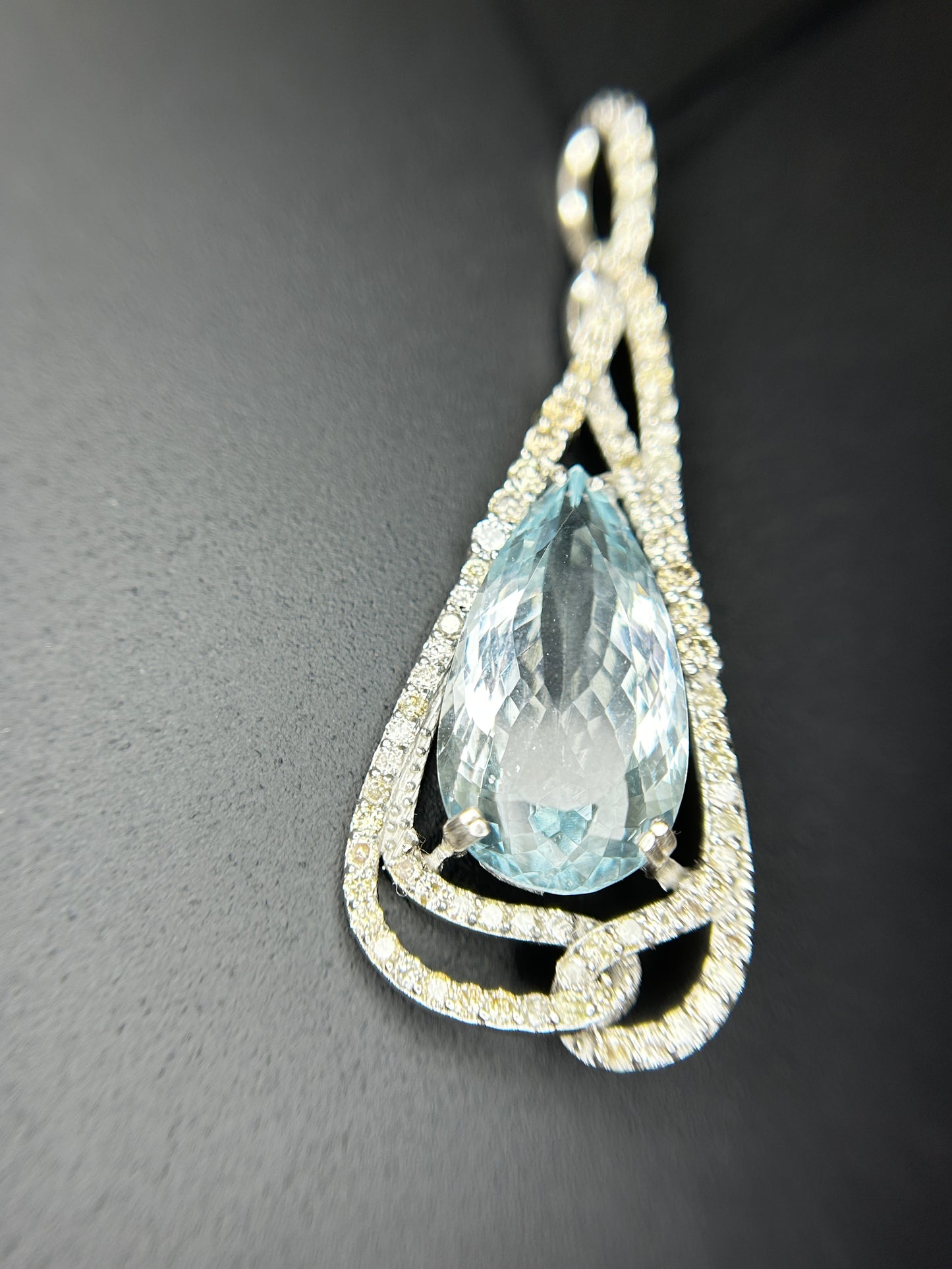 Beautiful Natural Flawless 8.81 CT Aquamarine Pendant With Diamonds and 18k Gold