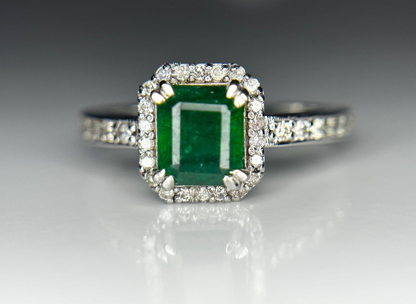 Beautiful Natural Emerald With Natural Diamonds & 18k Gold