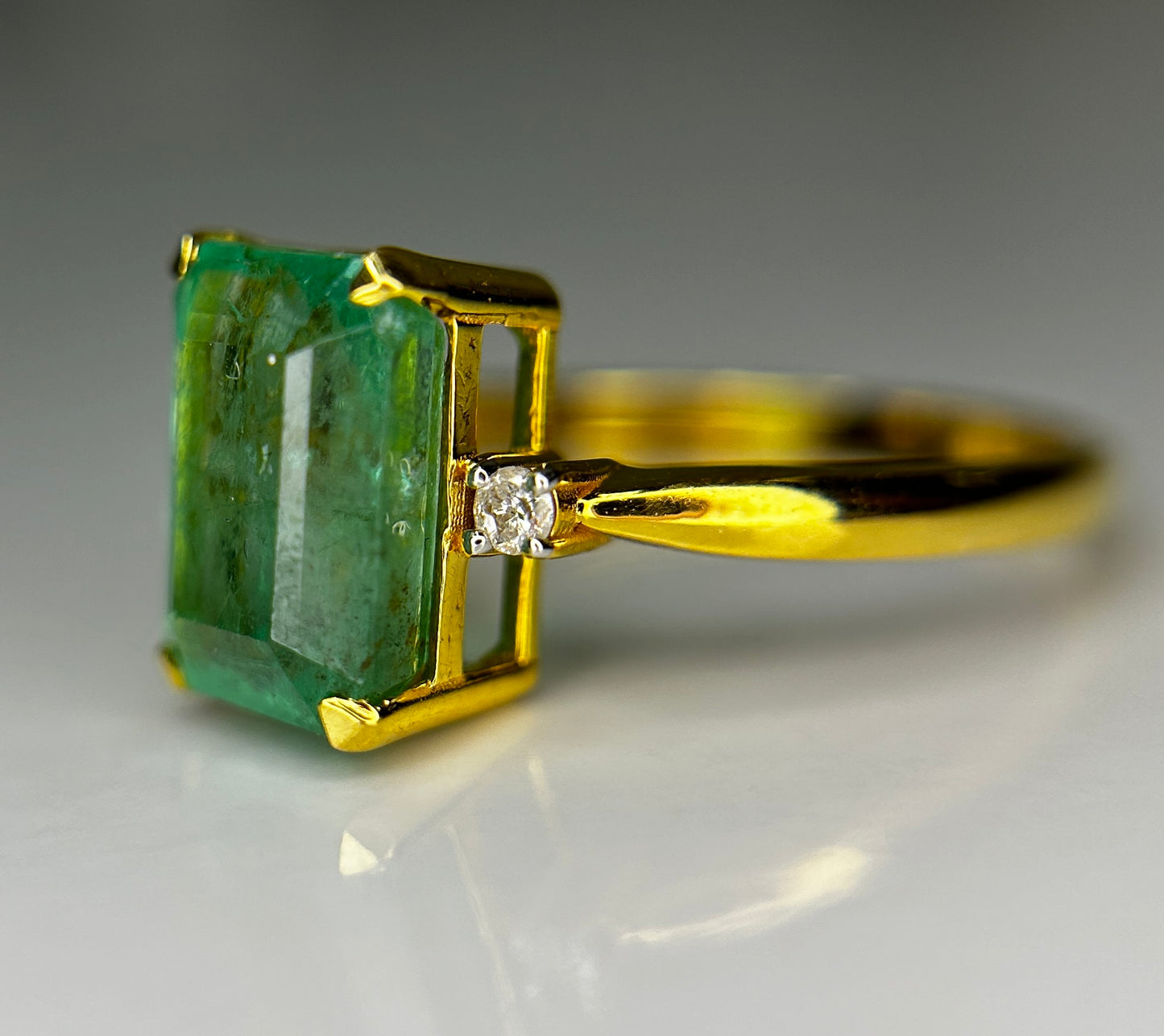 Beautiful Natural Emerald 3.51 CT With Natural Diamonds & 18k Gold