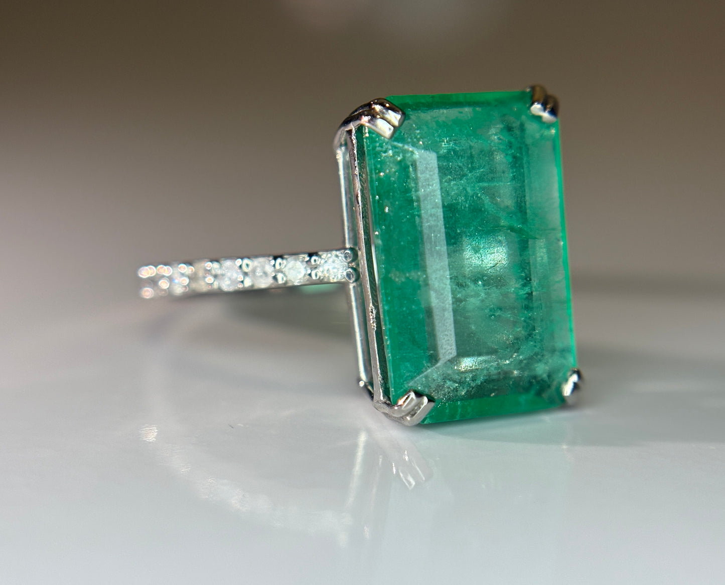 Beautiful 3.66 CT Natural Emerald Ring With Natural Diamonds & Platinum 950