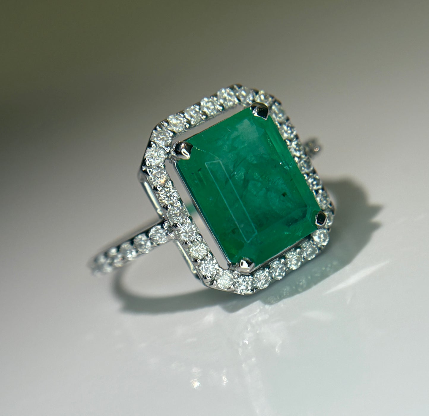 Beautiful 3.50 CT Natural Emerald Ring With Natural Diamonds & Platinum 950