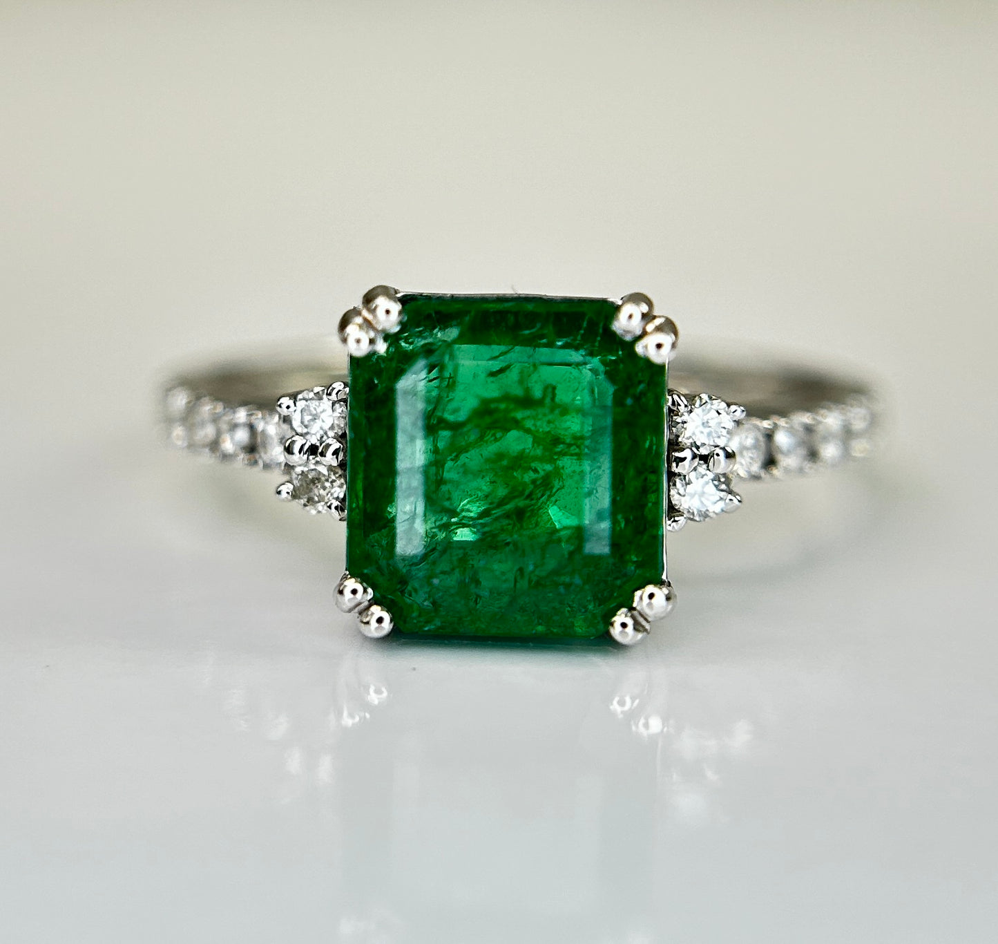 Beautiful Natural Emerald 2.30 CT With Natural Diamonds & 18k Gold