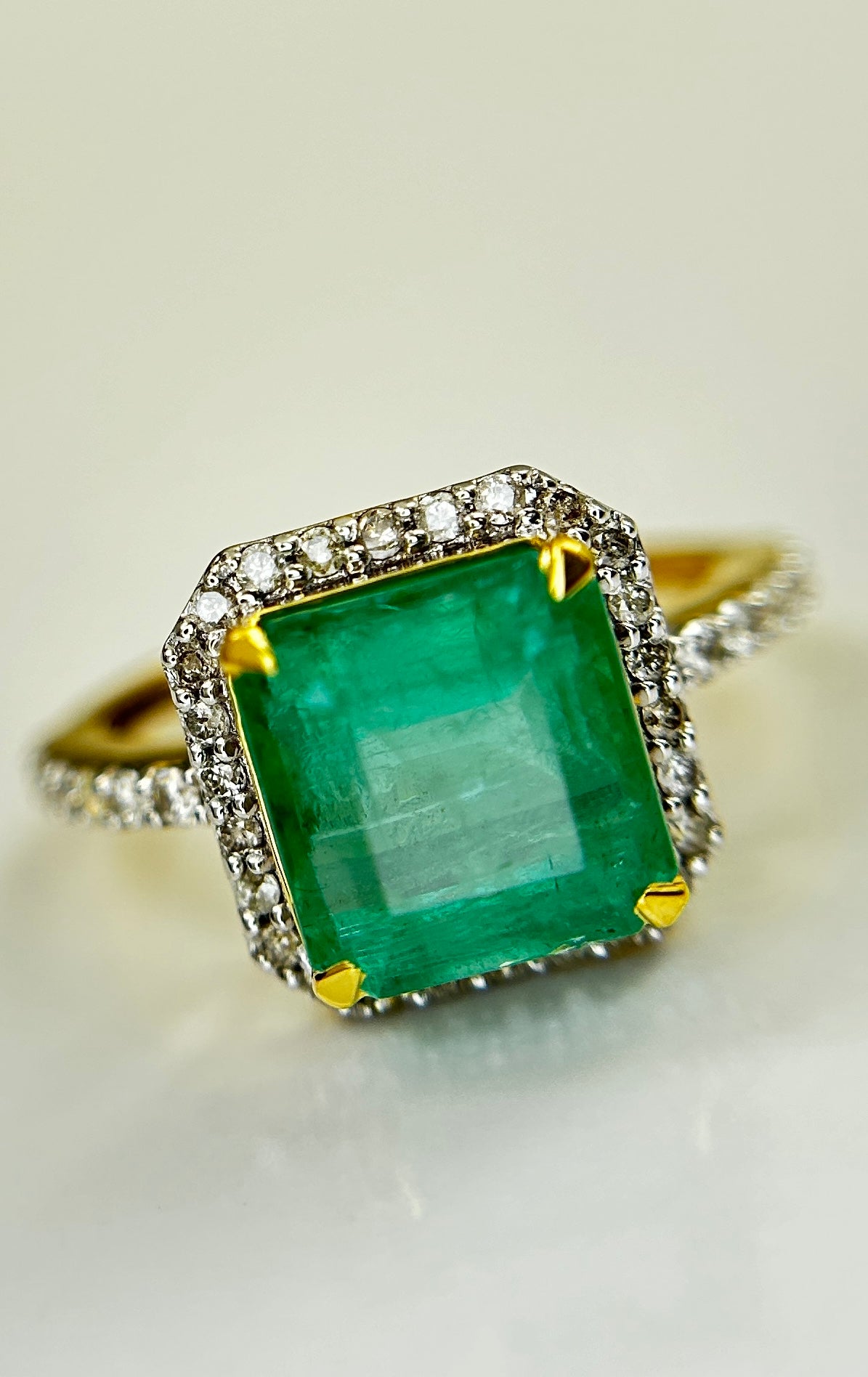 Beautiful Natural Columbian Emerald 3.74 CT With Natural Diamonds & 18k Gold