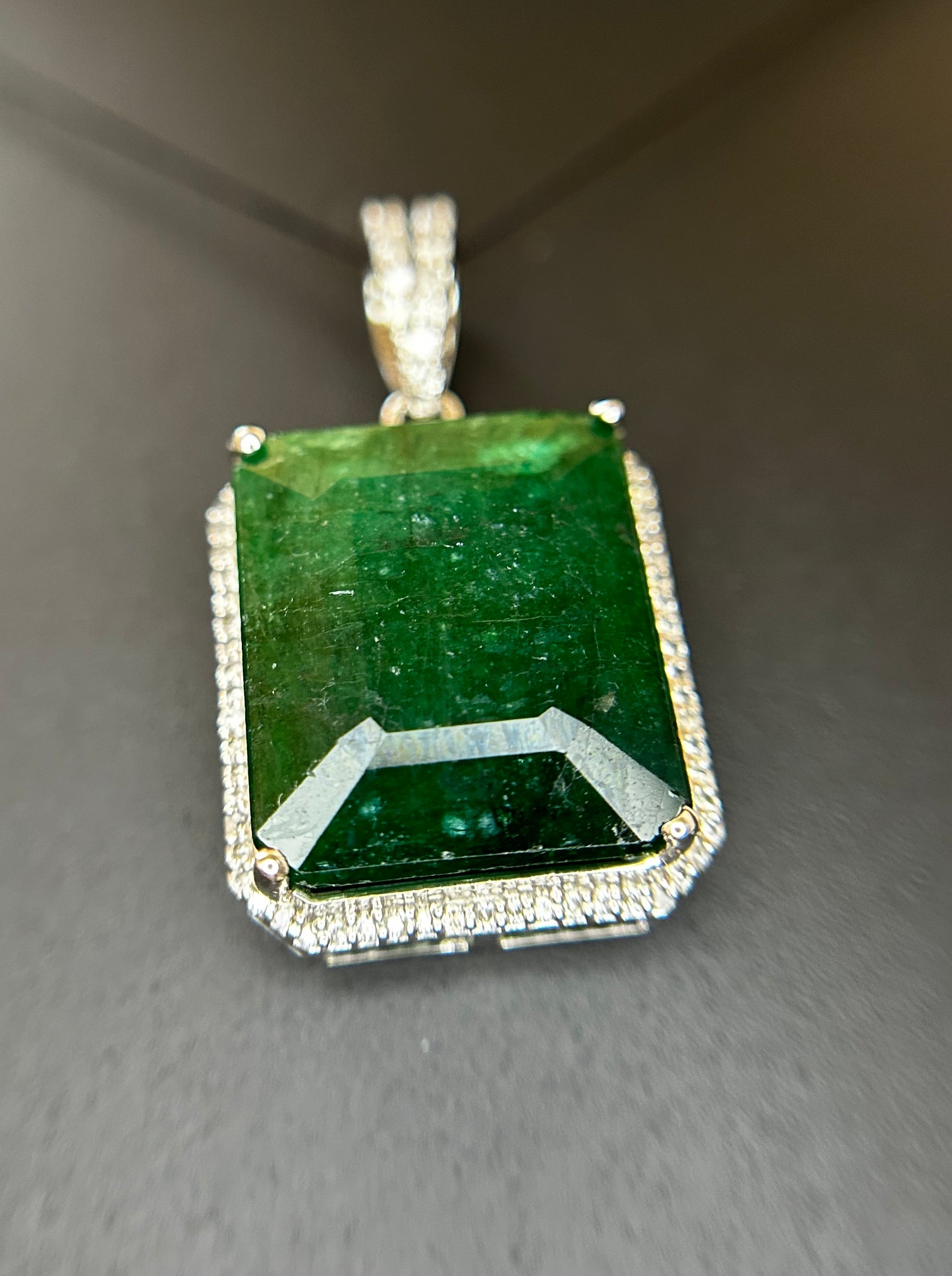 Beautiful 14.39 ct Natural Emerald With Natural Diamonds & 18k Gold