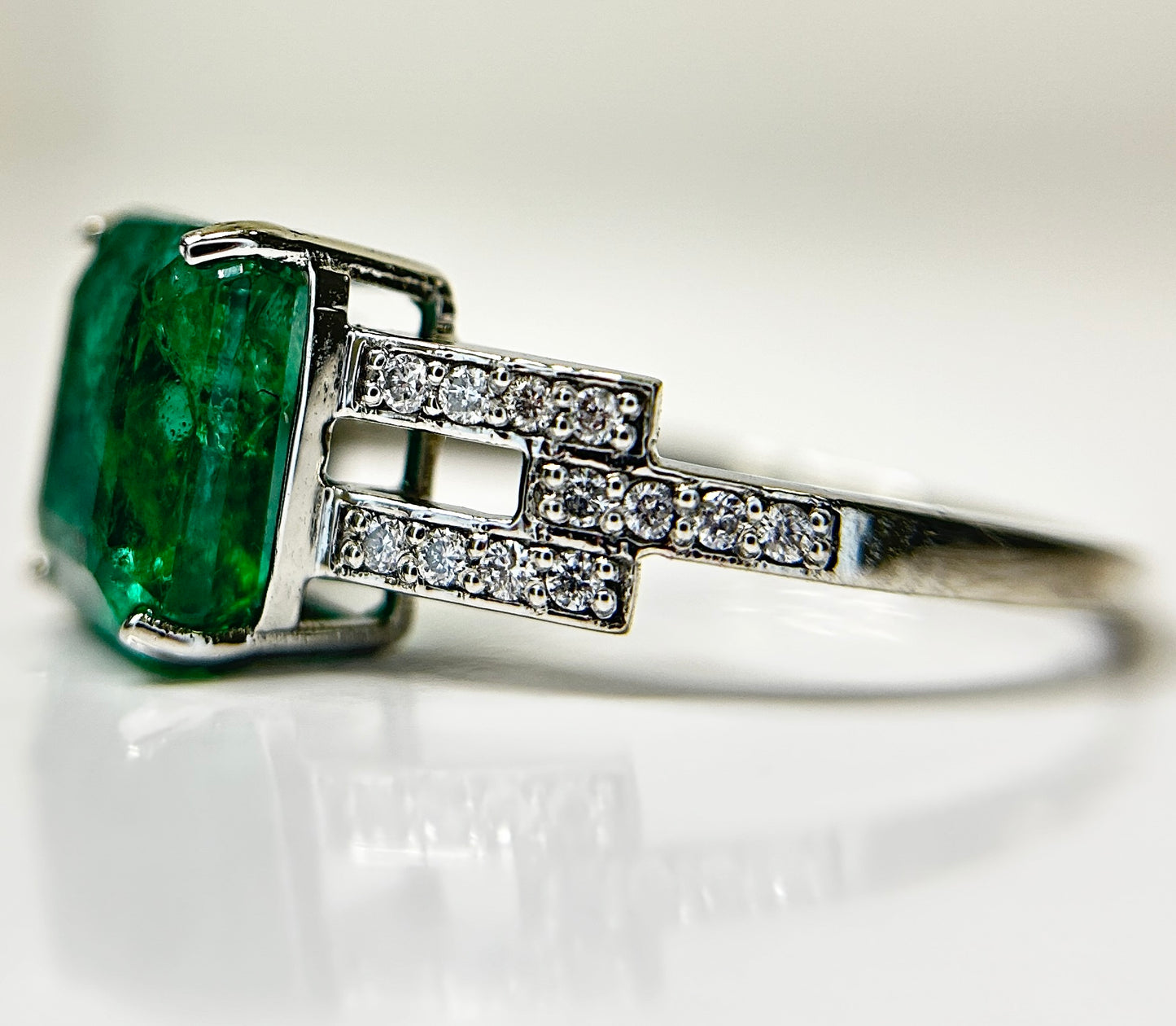 Beautiful Natural 2.64 CT Emerald Ring With Natural Diamonds & Platinum 950