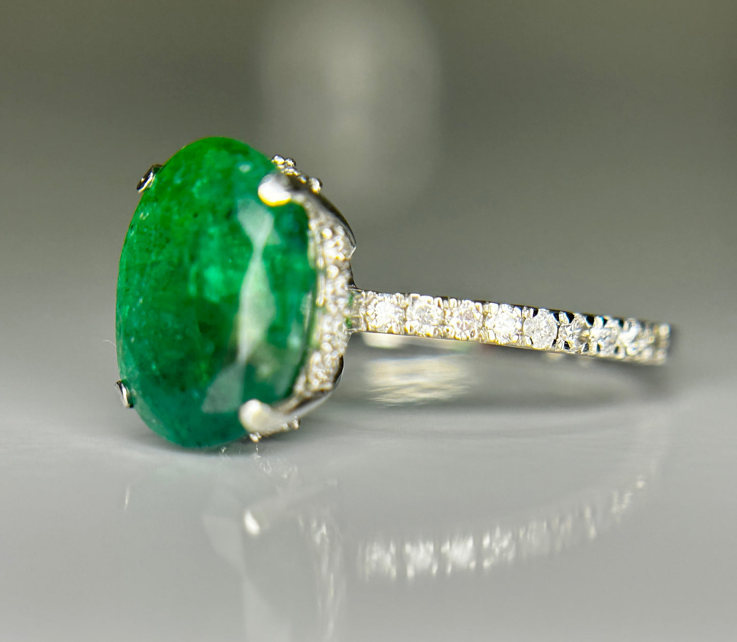 Beautiful 2.60 CT Natural Emerald Ring With Natural Diamonds & Platinum 950