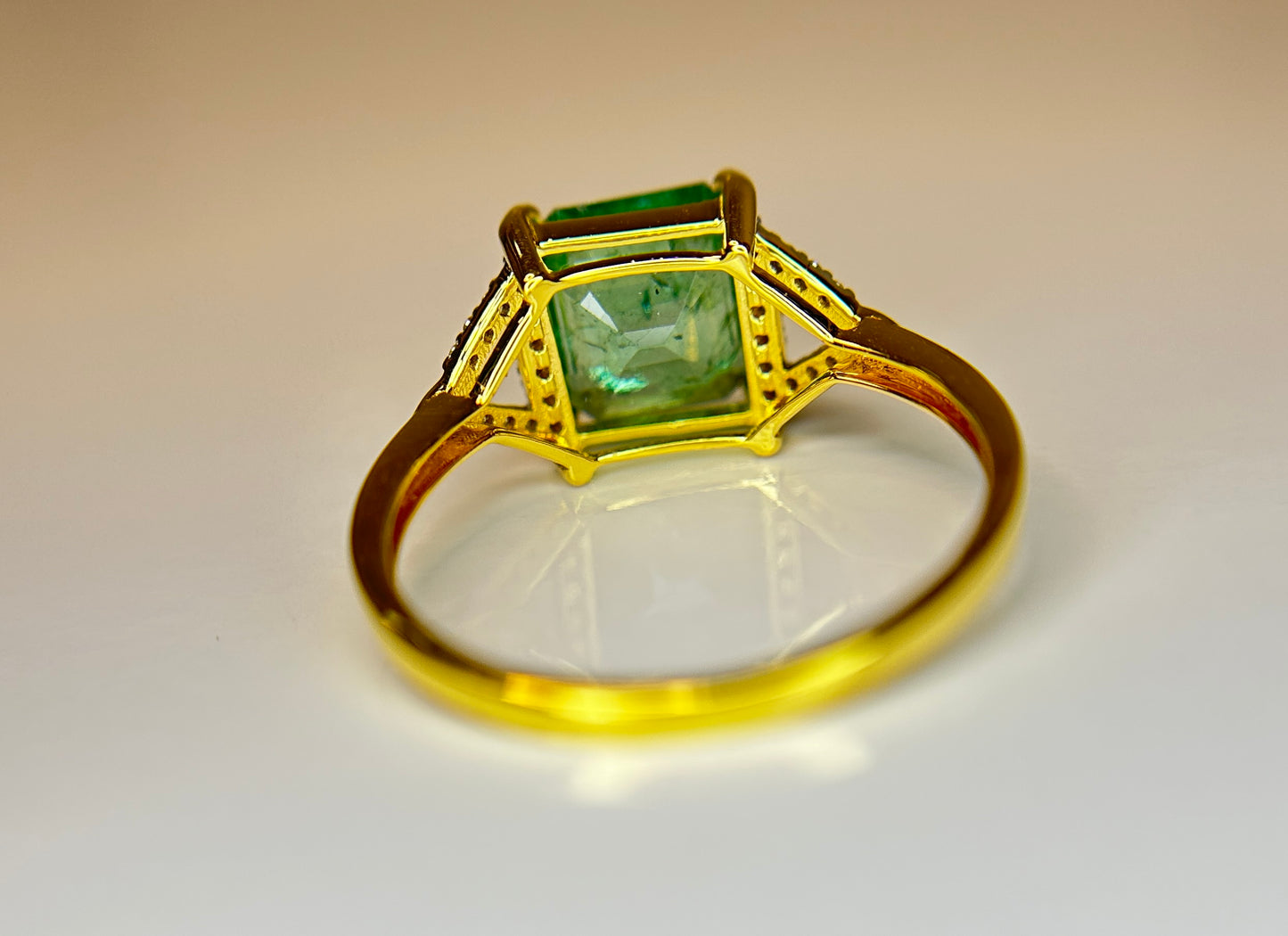 Beautiful Natural Emerald 2.21 CT With Natural Diamonds & 18k Gold