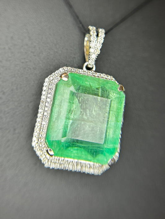 Beautiful 19.58 ct Natural Columbian Emerald With Natural Diamonds & 18k Gold