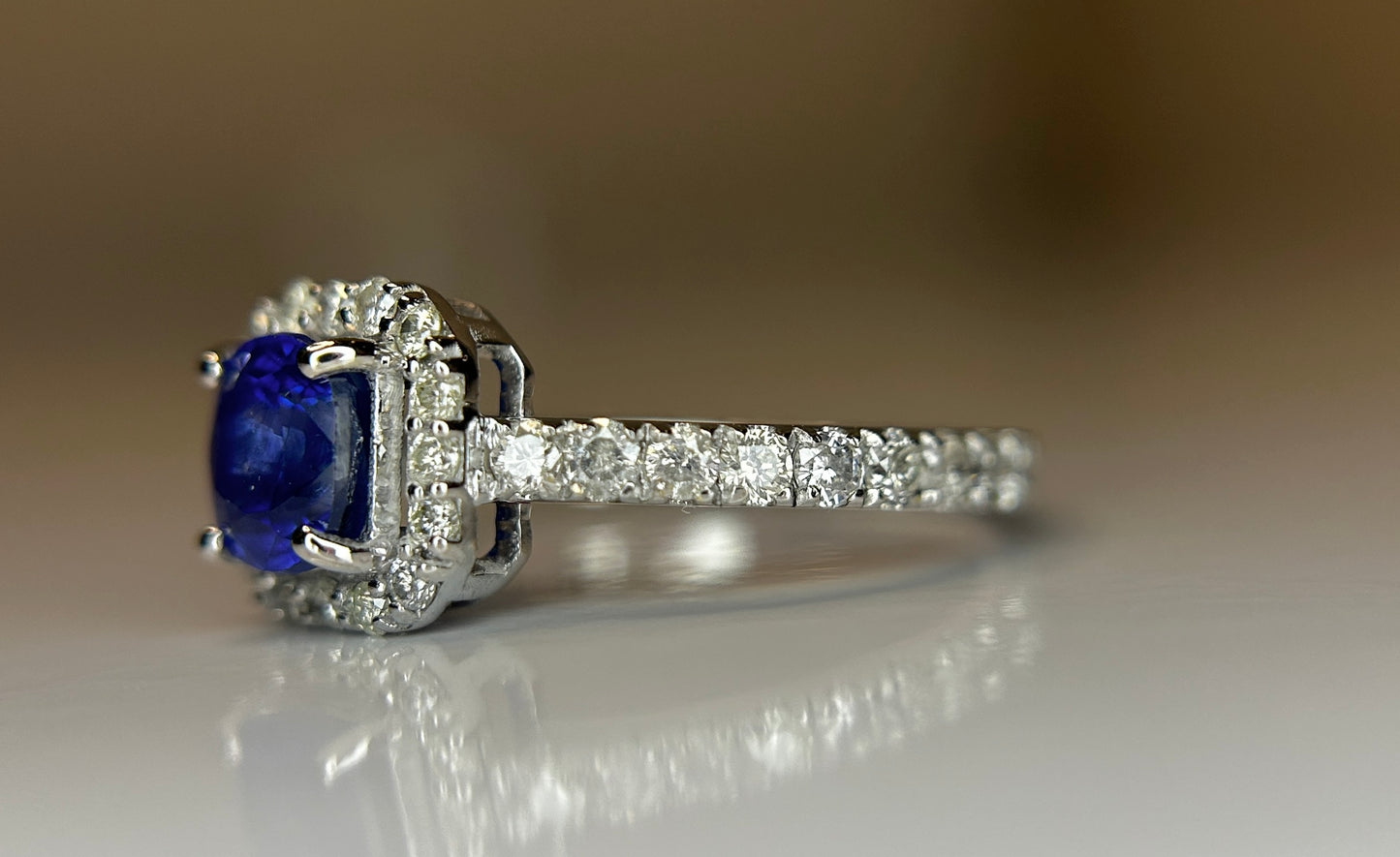 Beautiful Natural Ceylon Royal Blue Sapphire W Natural Diamonds & 18k Gold