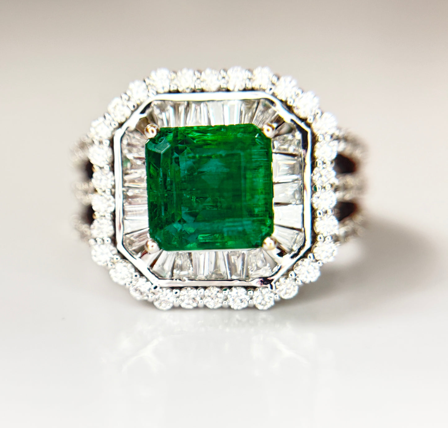 Beautiful 3.01 CT Natural Emerald With 1.68 CT Natural Diamonds & 18k Gold