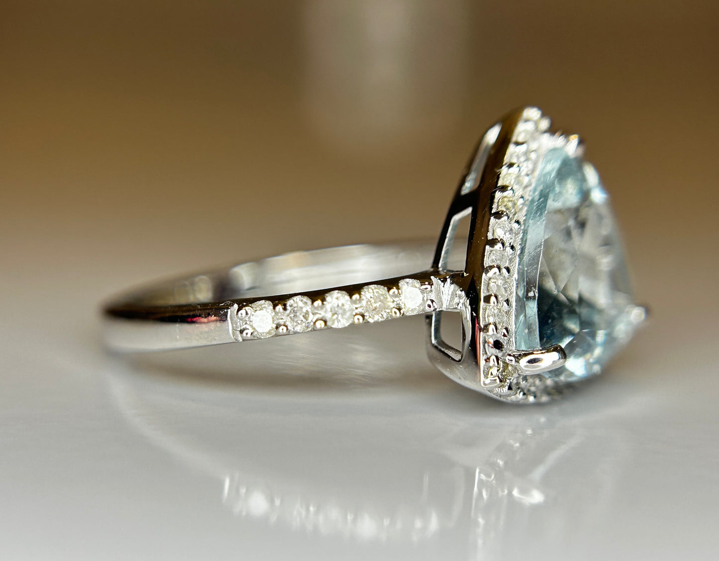 Beautiful 1.86 CT Natural Aquamarine Ring With Natural Diamonds & 18k White Gold