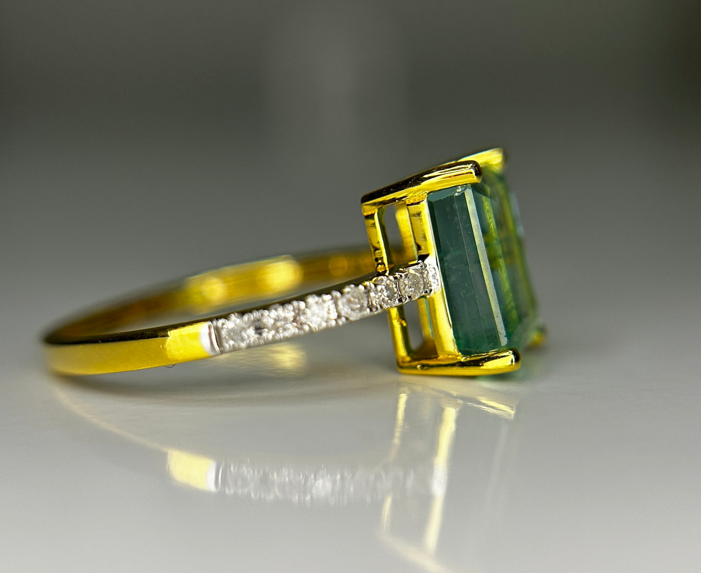 Beautiful Natural Emerald 2.68 CT With Natural Diamonds & 18k Gold