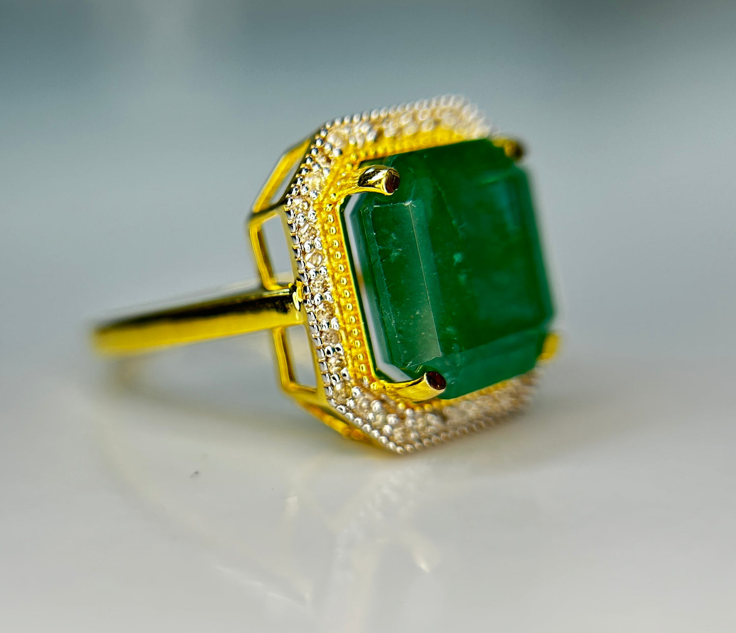 Beautiful Natural Emerald 3.99ct With Natural Diamonds & 18k Gold