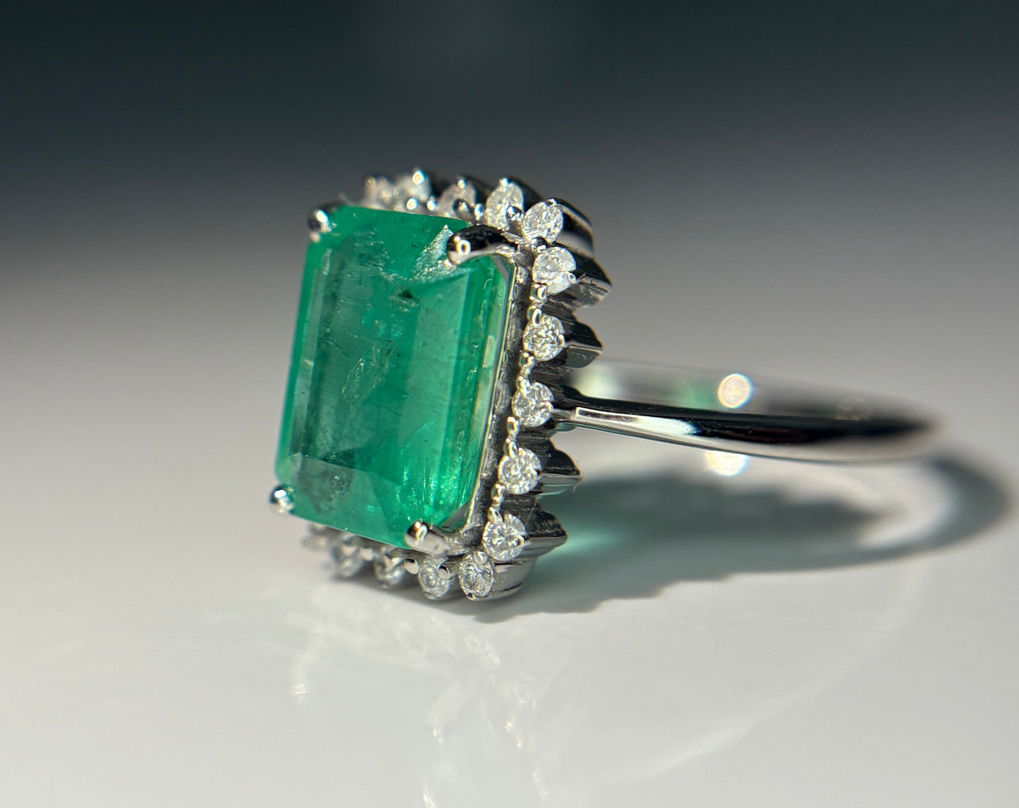 Beautiful 2.90 CT Natural Emerald Ring With Natural Diamonds & Platinum 950