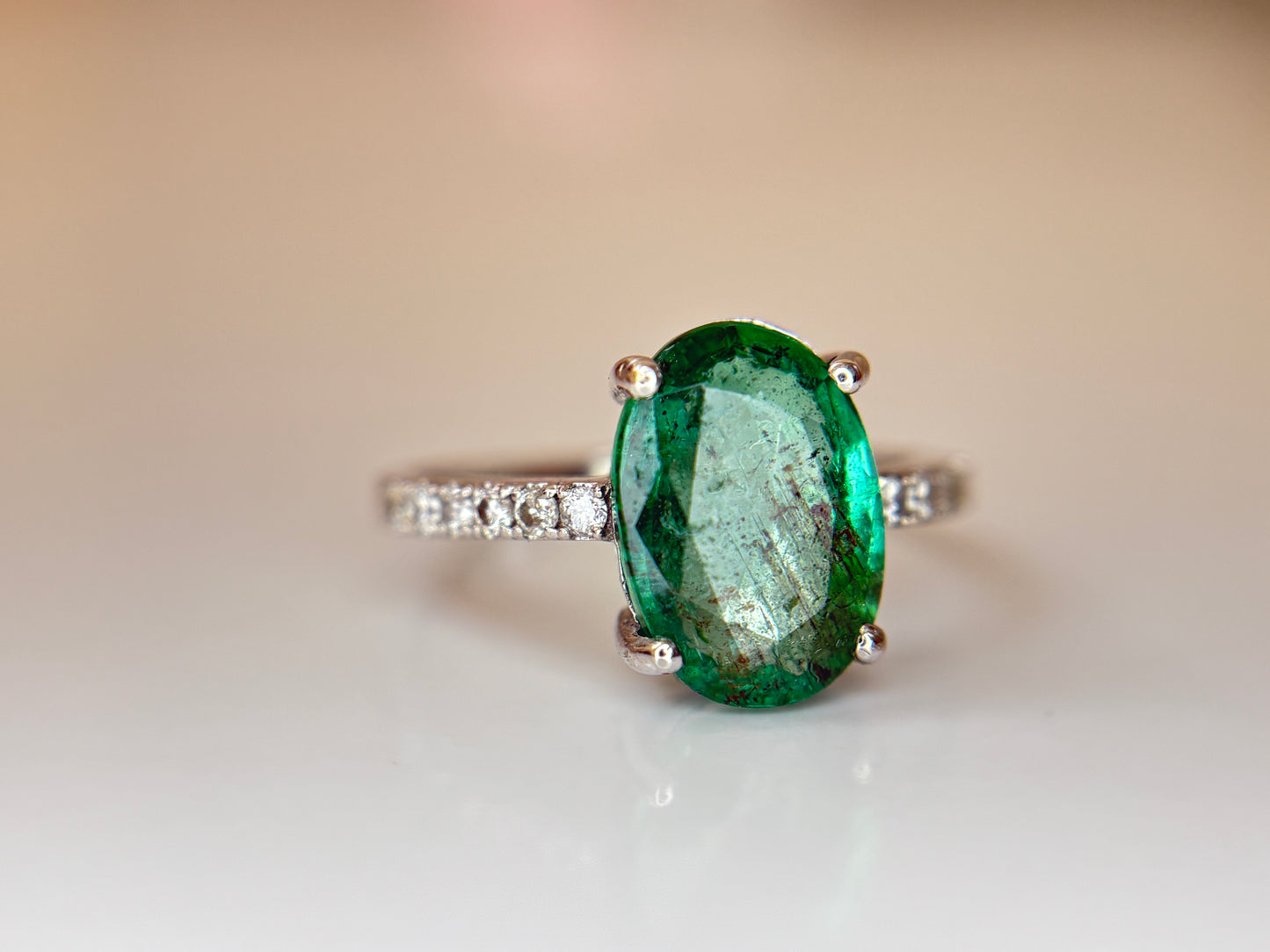 Beautiful Natural Emerald 3.00ct With Natural Diamonds & 18k Gold