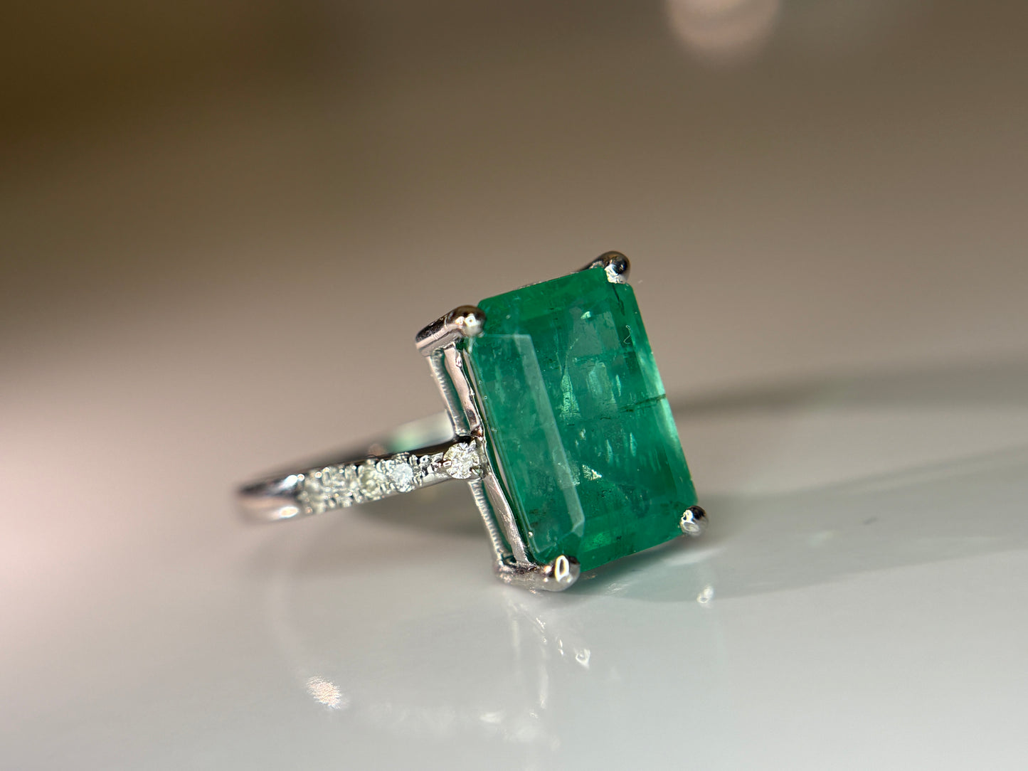 Beautiful 4.00 CT Natural Emerald Ring With Natural Diamonds & Platinum 950