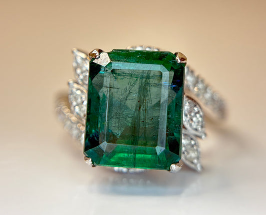 Beautiful 5.45 CT Natural Emerald With Natural Diamonds & 18k Gold