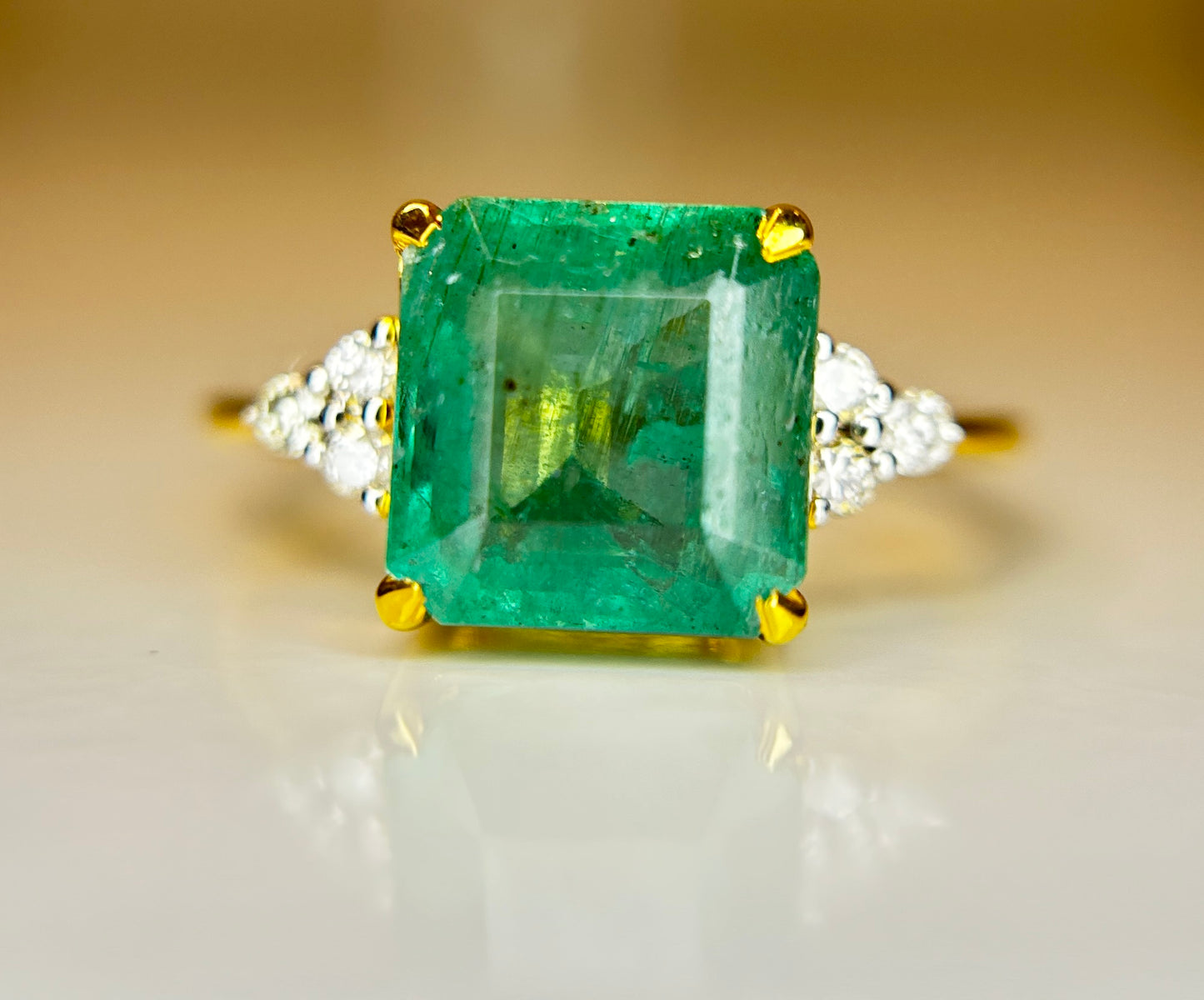 Beautiful Natural Emerald 3.25 CT With Natural Diamonds & 18k Gold