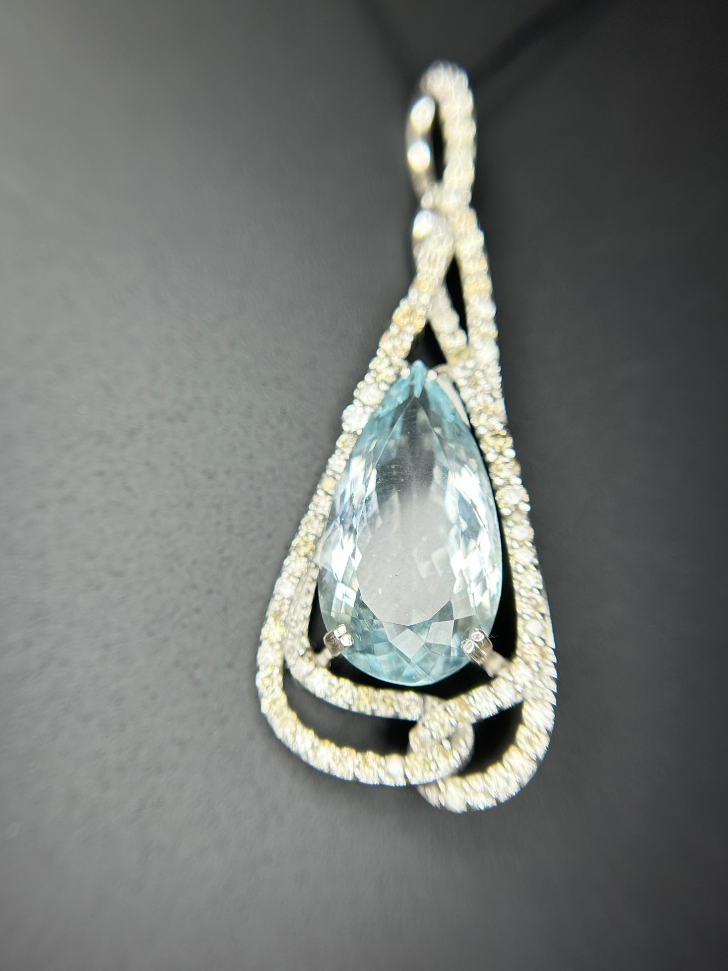 Beautiful Natural Flawless 8.81 CT Aquamarine Pendant With Diamonds and 18k Gold