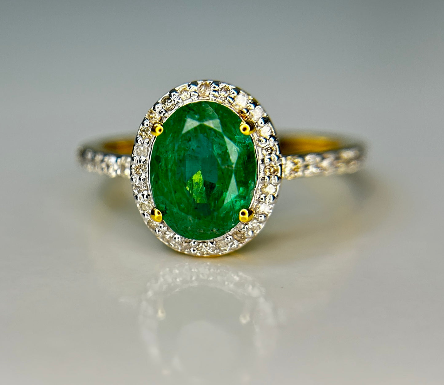 Beautiful Natural Emerald 1.40 CT With Natural Diamonds & 18k Gold