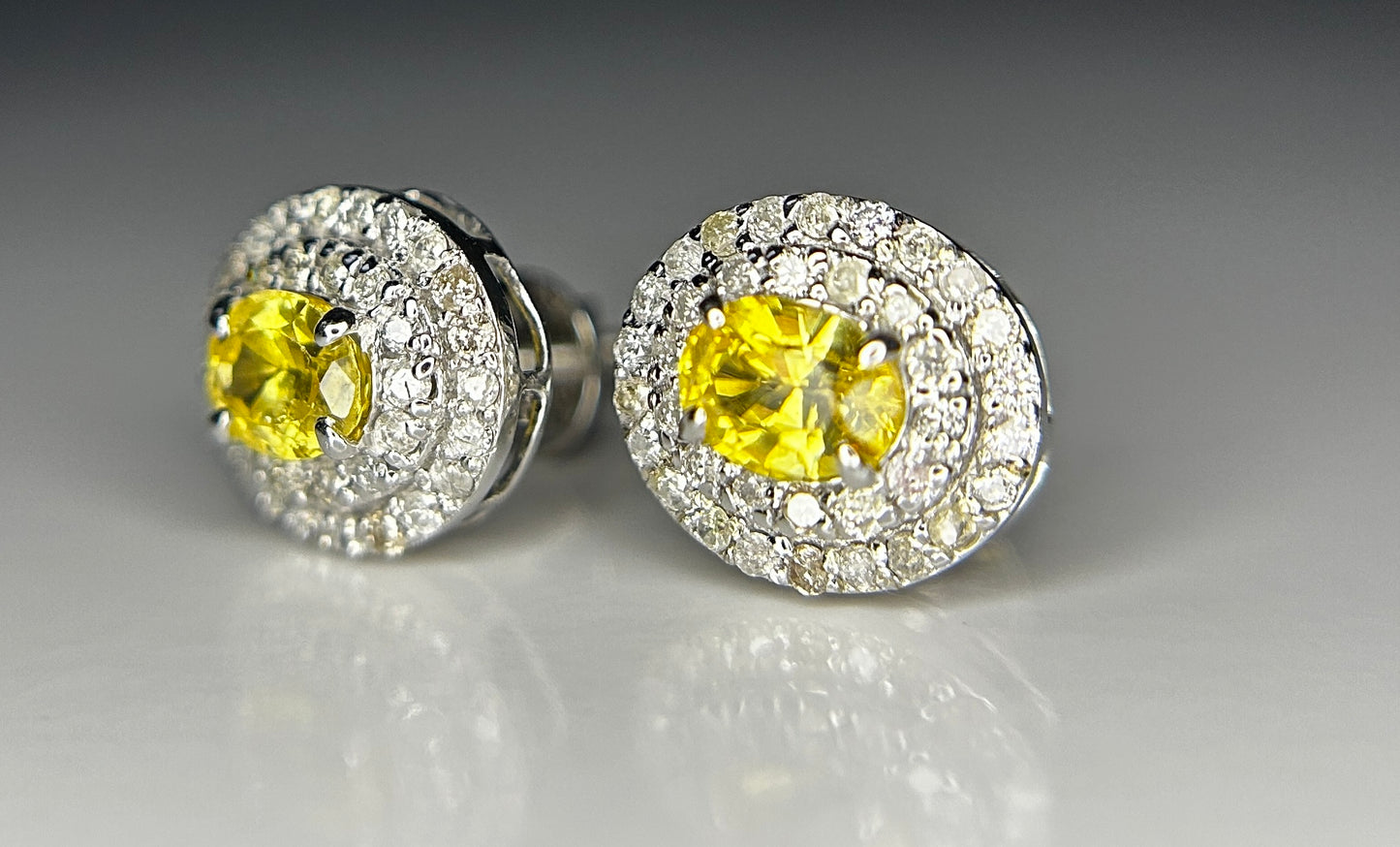 Beautiful 0.92 CT Unheated Ceylon Yellow Sapphire With Natural Diamonds & 18k Gold