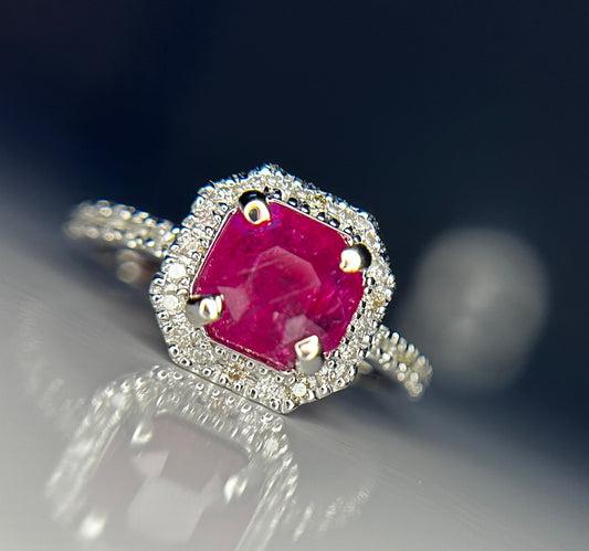 Beautiful 2.11 CT Unheated Old Burma Ruby With Natural Diamonds & 18k Gold