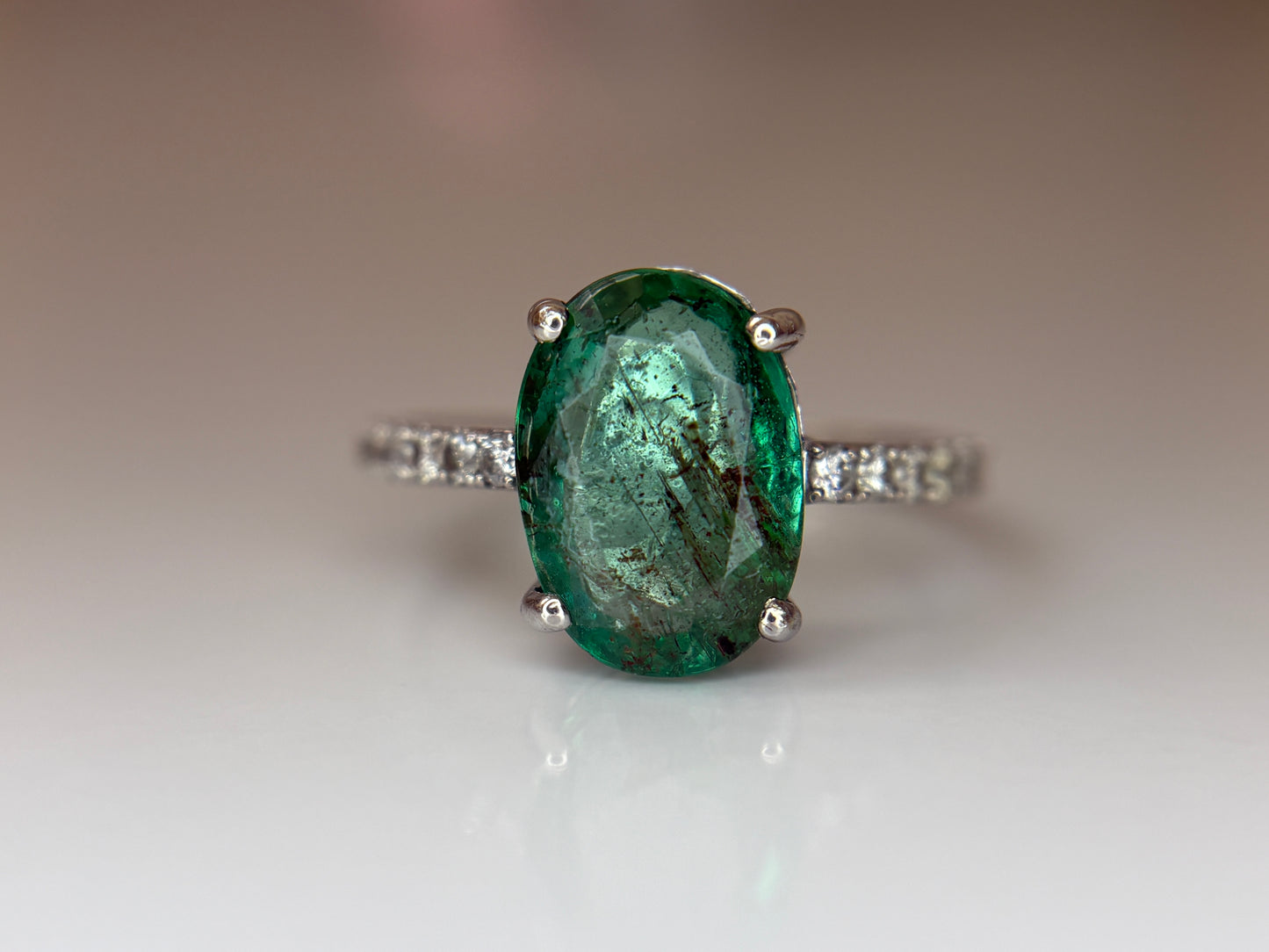 Beautiful Natural Emerald 3.00ct With Natural Diamonds & 18k Gold