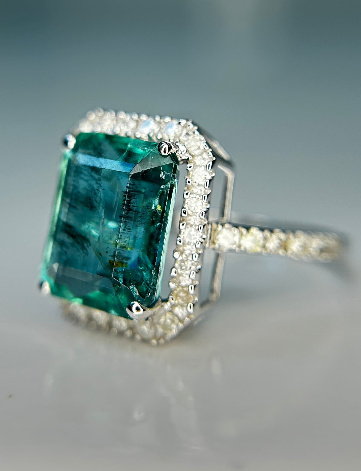 Beautiful Natural Emerald 4.27 CT With Natural Diamonds & 18kGold