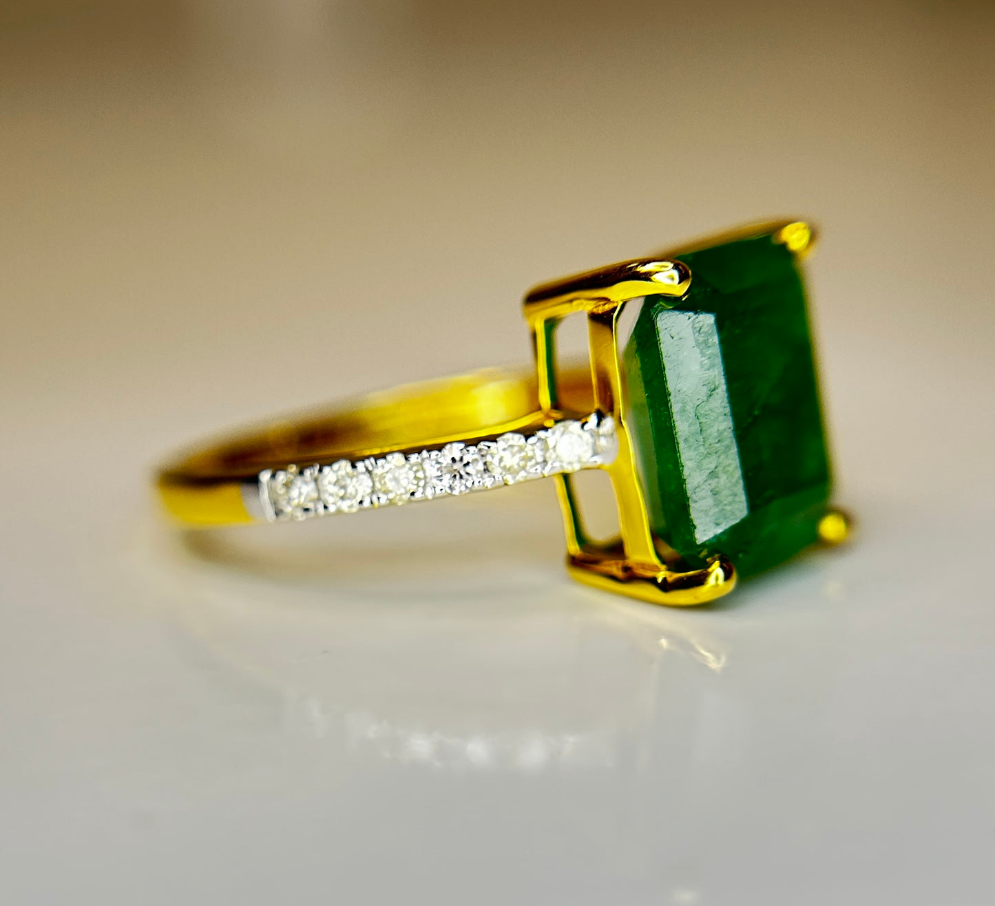 Beautiful Natural Emerald 2.96 CT With Natural Diamonds & 18k Gold