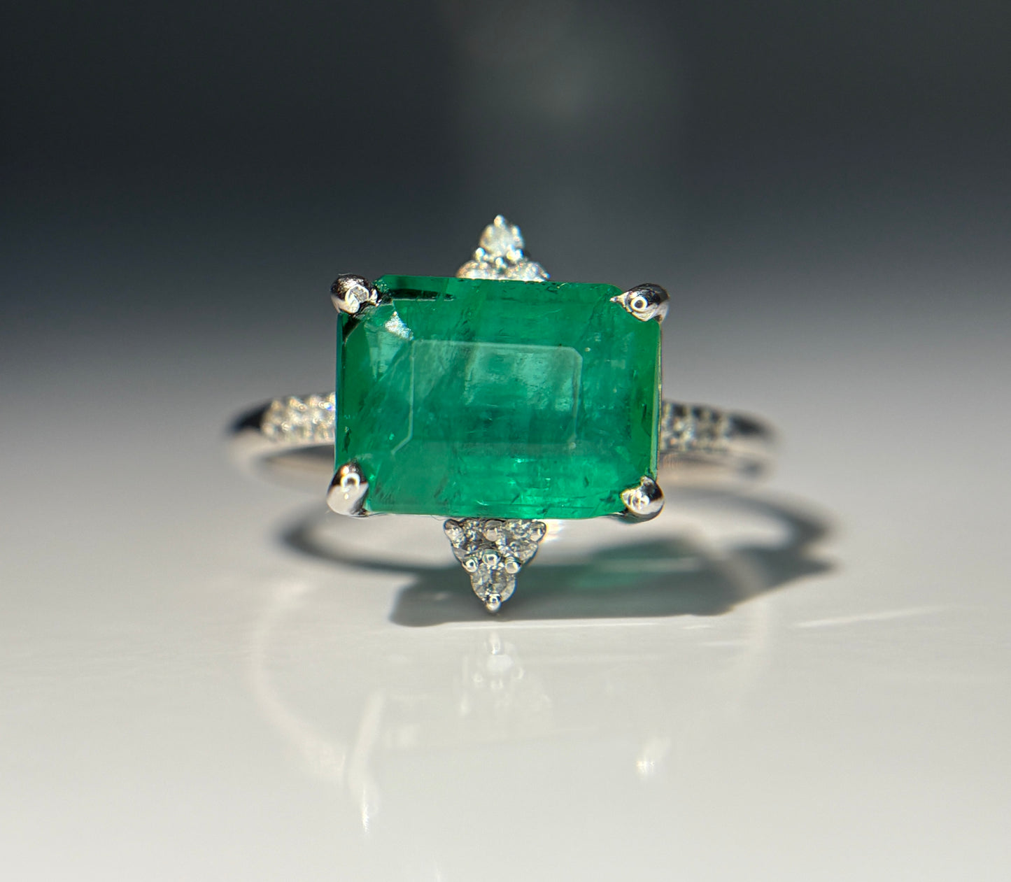 Beautiful 4.05 CT Natural Emerald Ring With Natural Diamonds & Platinum 950