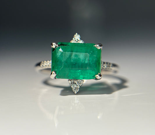 Beautiful 4.05 CT Natural Emerald Ring With Natural Diamonds & Platinum 950