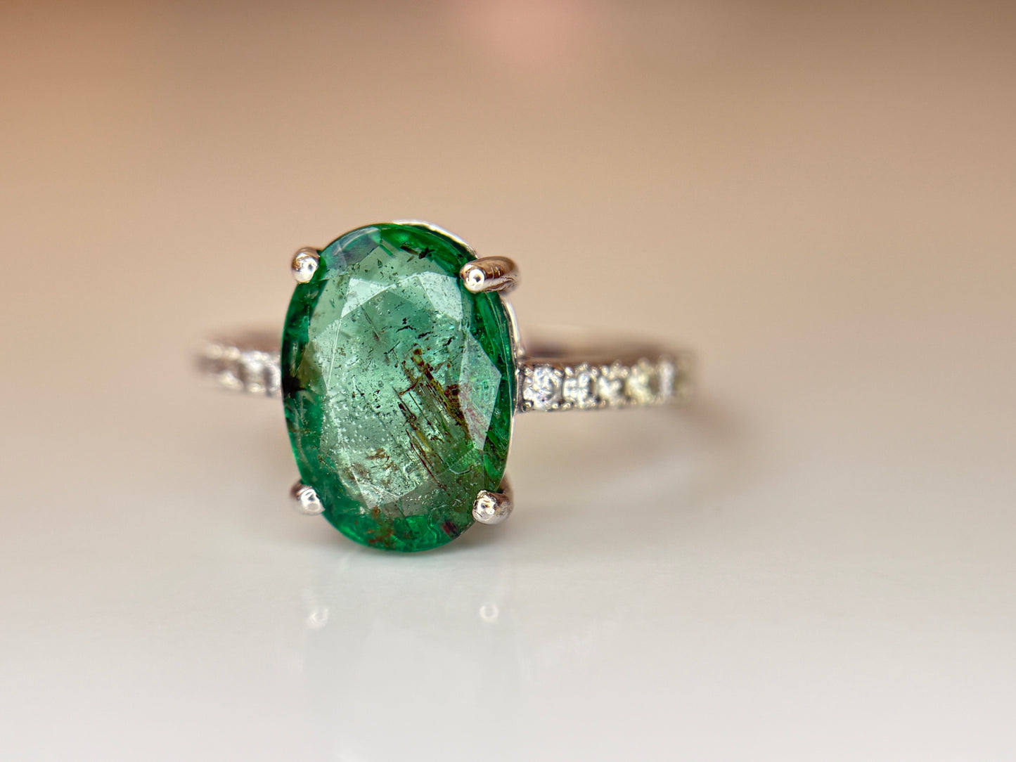 Beautiful Natural Emerald 3.00ct With Natural Diamonds & 18k Gold