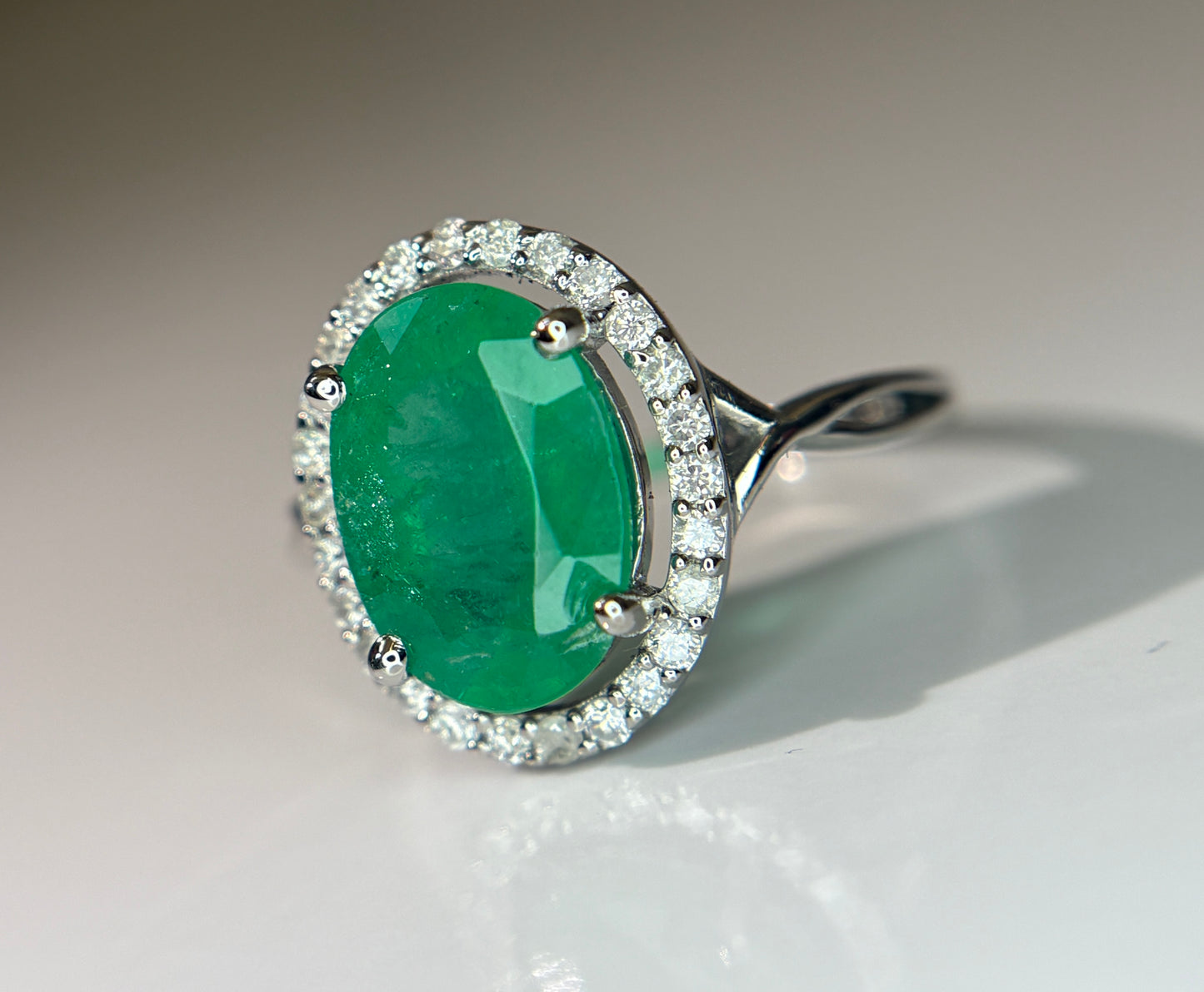 Beautiful 2.70 CT Natural Emerald Ring With Natural Diamonds & Platinum 950