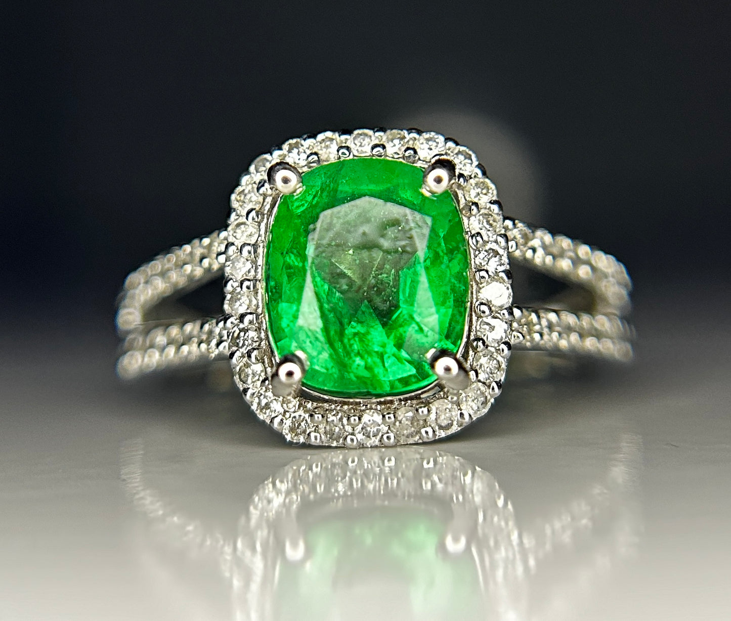 Beautiful 1.64 ct Natural Emerald With Natural Diamonds & 18k Gold