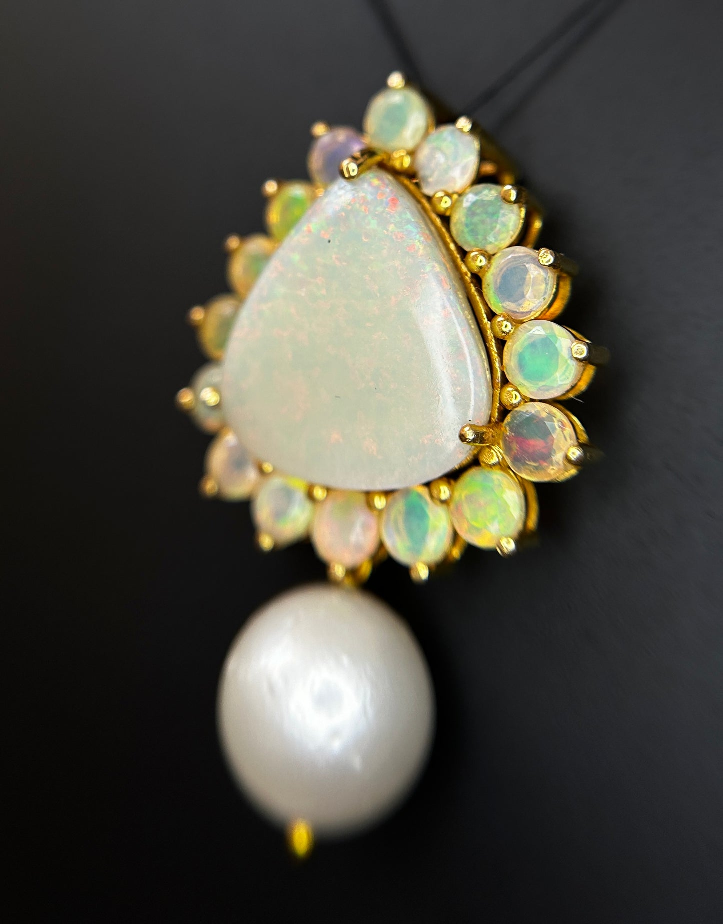 Beautiful 20.50ct Natural Australian Opal and Southsea Pearl Pendant & 18k Gold