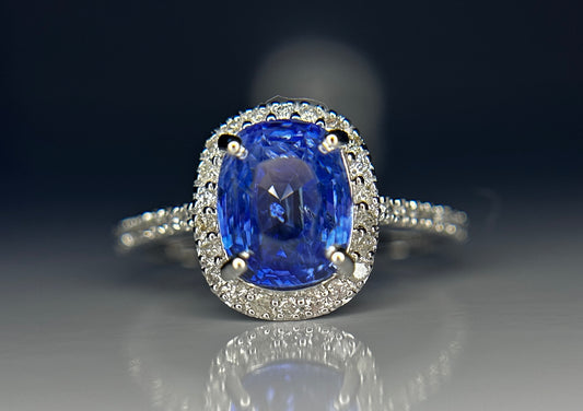 Beautiful 2.84CT Unheated Ceylon Blue Sapphire With Natural Diamonds & 18k Gold