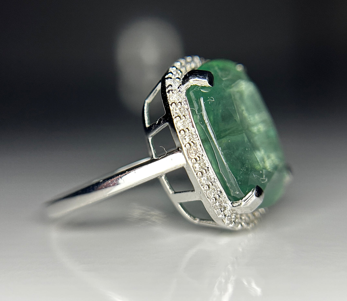 Beautiful 10.04 ct Natural Emerald With Natural Diamonds & 18k Gold