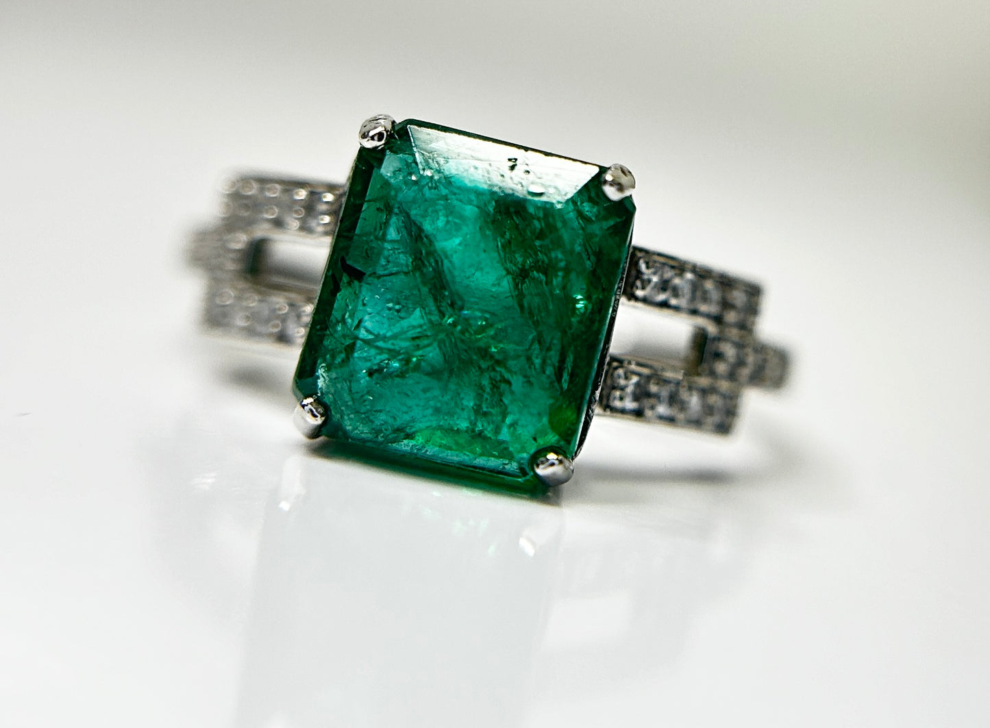 Beautiful Natural 2.64 CT Emerald Ring With Natural Diamonds & Platinum 950