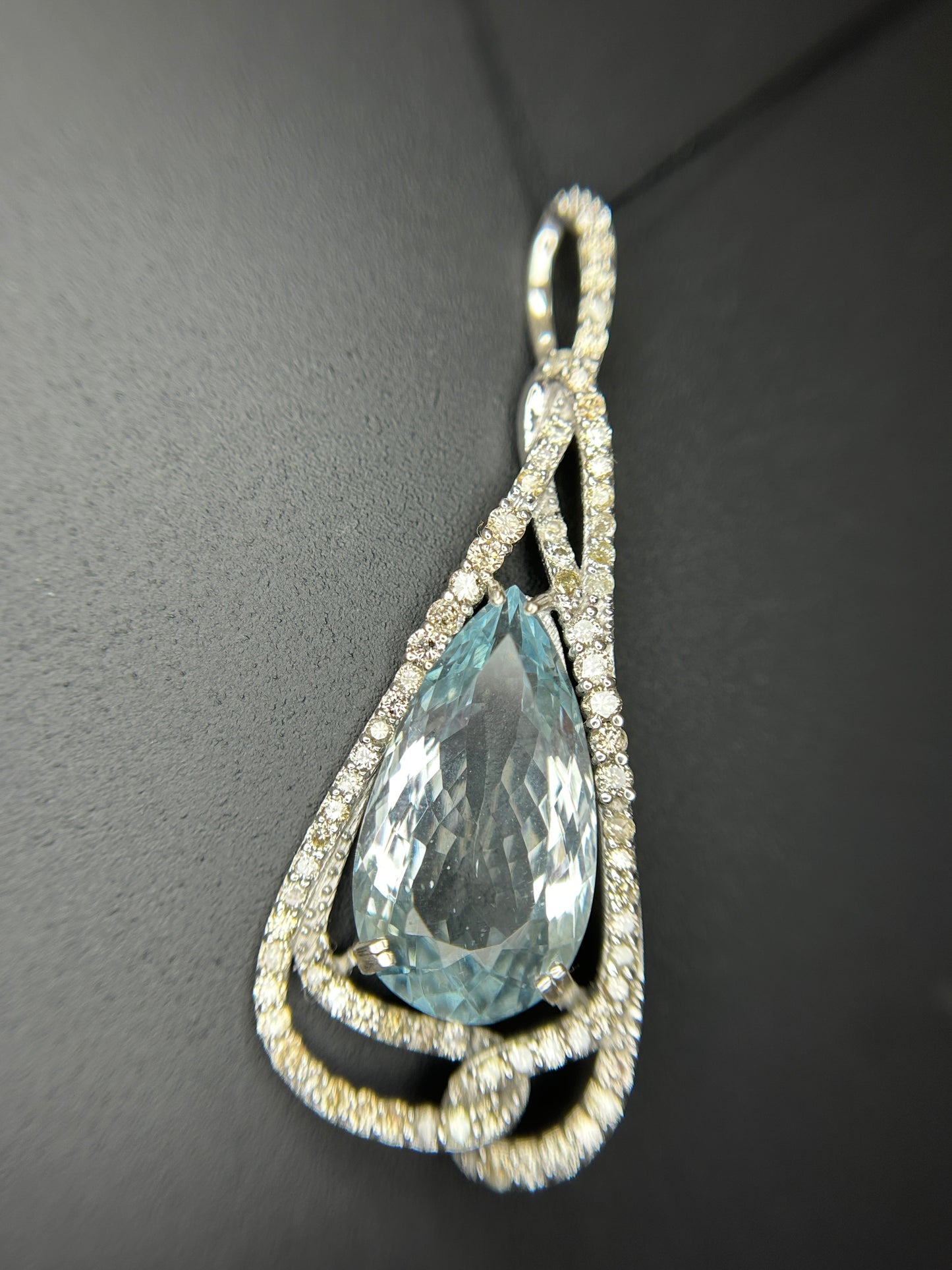 Beautiful Natural Flawless 8.81 CT Aquamarine Pendant With Diamonds and 18k Gold