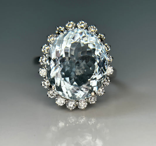 Beautiful Natural Flawless 7.30 CT Aquamarine Ring With Diamonds and 18k Gold