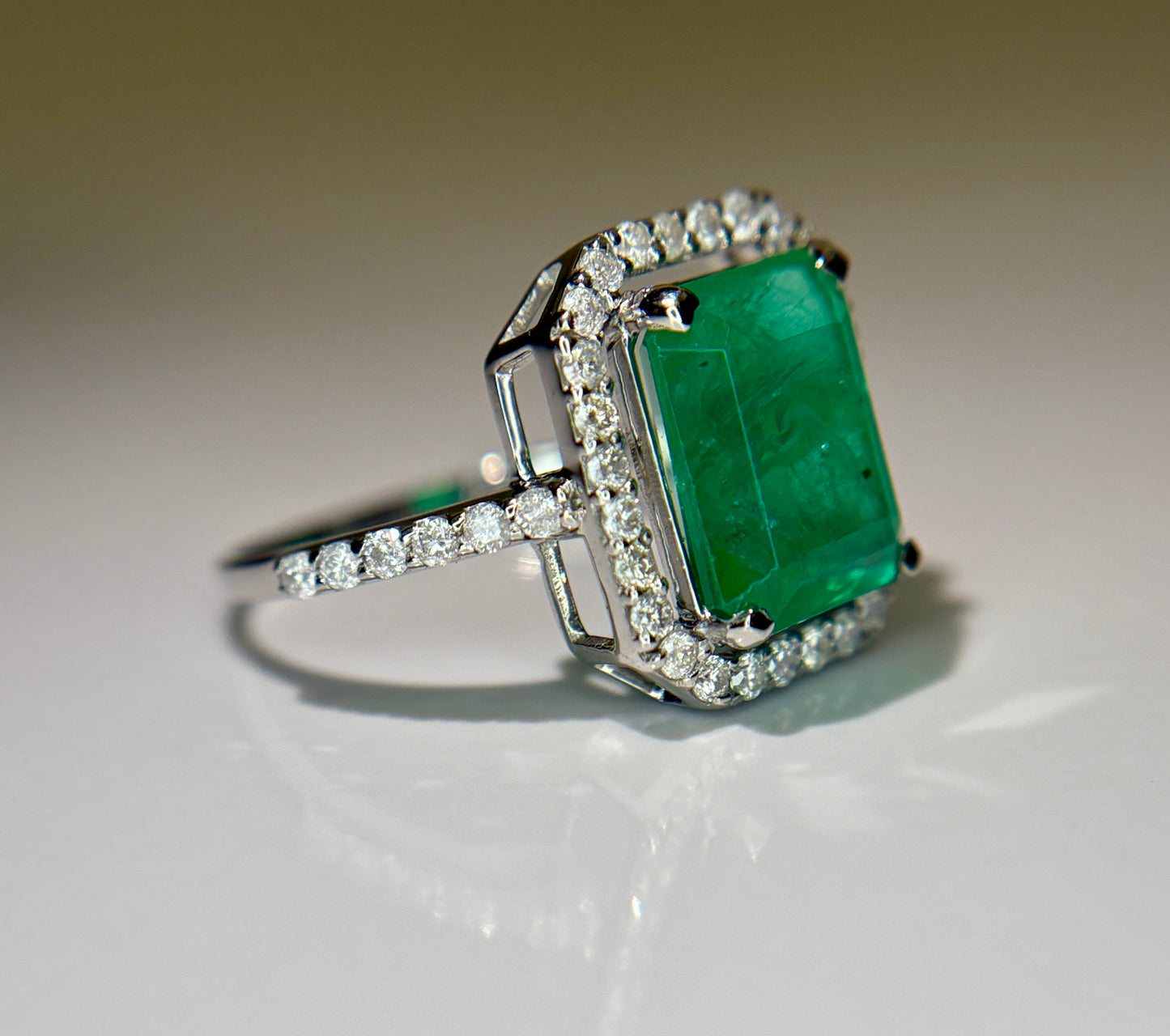 Beautiful 3.50 CT Natural Emerald Ring With Natural Diamonds & Platinum 950