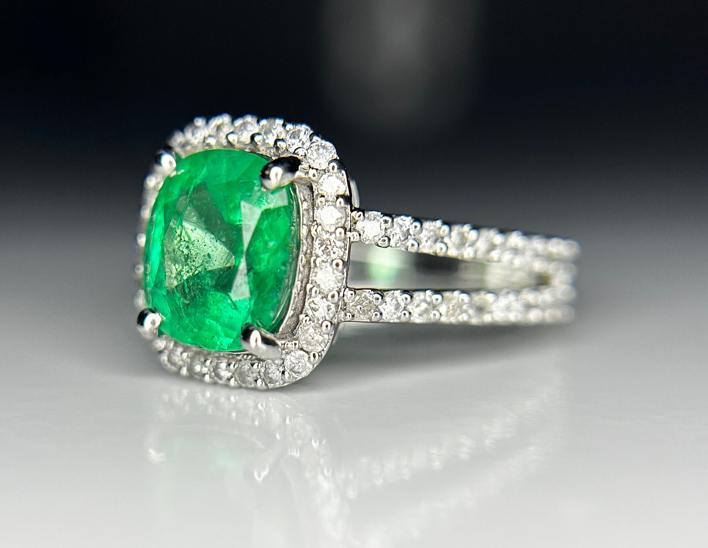 Beautiful 1.64 ct Natural Emerald With Natural Diamonds & 18k Gold