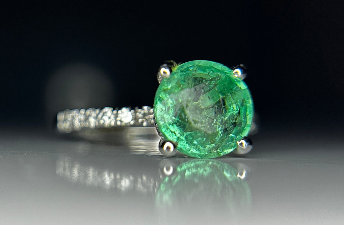 Beautiful 1.84 ct Natural Emerald With Natural Diamonds & 18k Gold